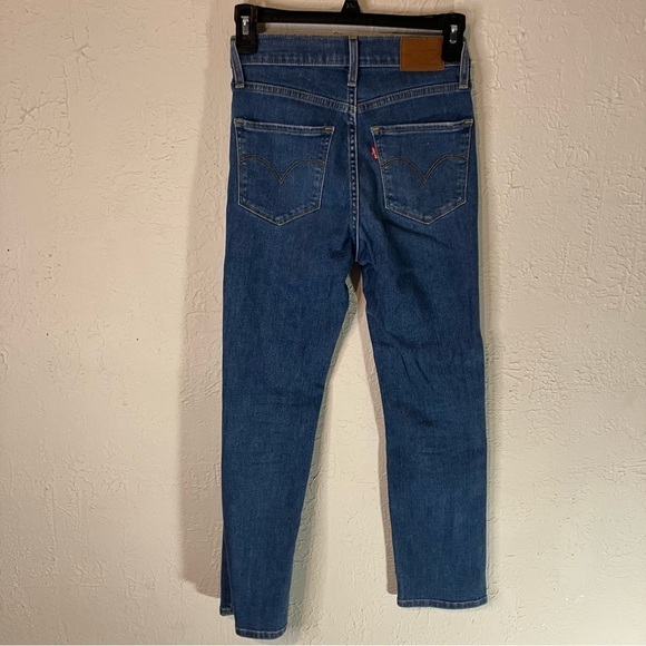 LEVI’S 724 High Rise Straight Crop Jeans in New York Brawl Medium Wash - Picture 8 of 10